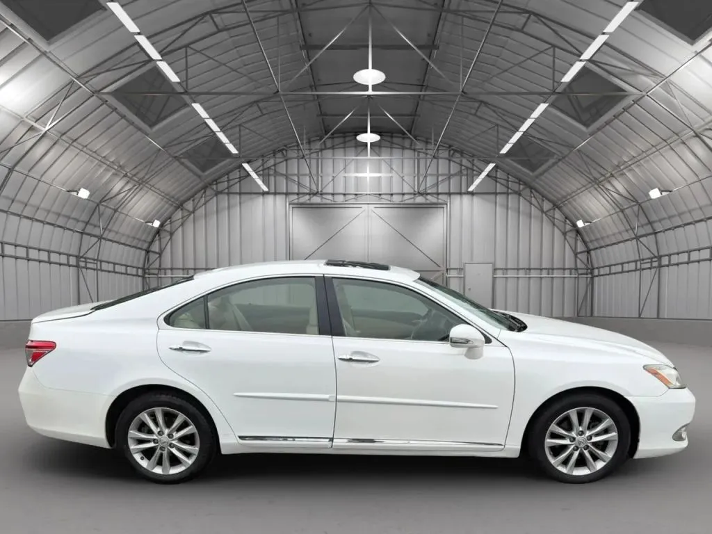 2011 Lexus ES 350 - Photo 12