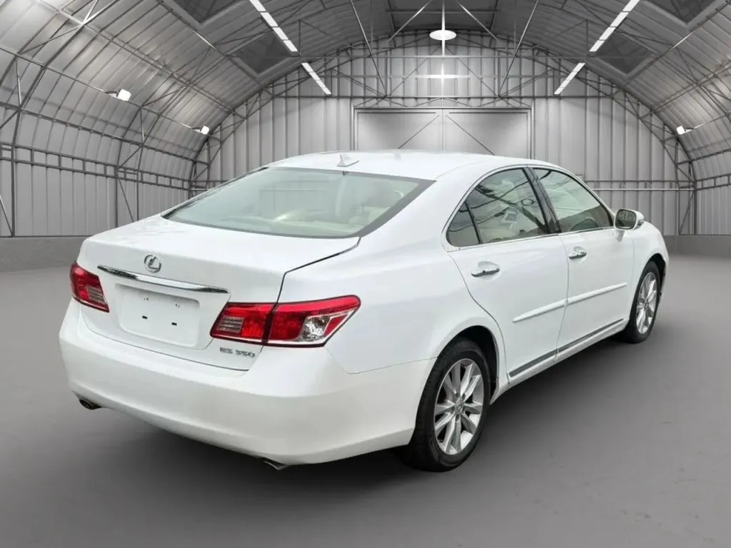 2011 Lexus ES 350 - Photo 15