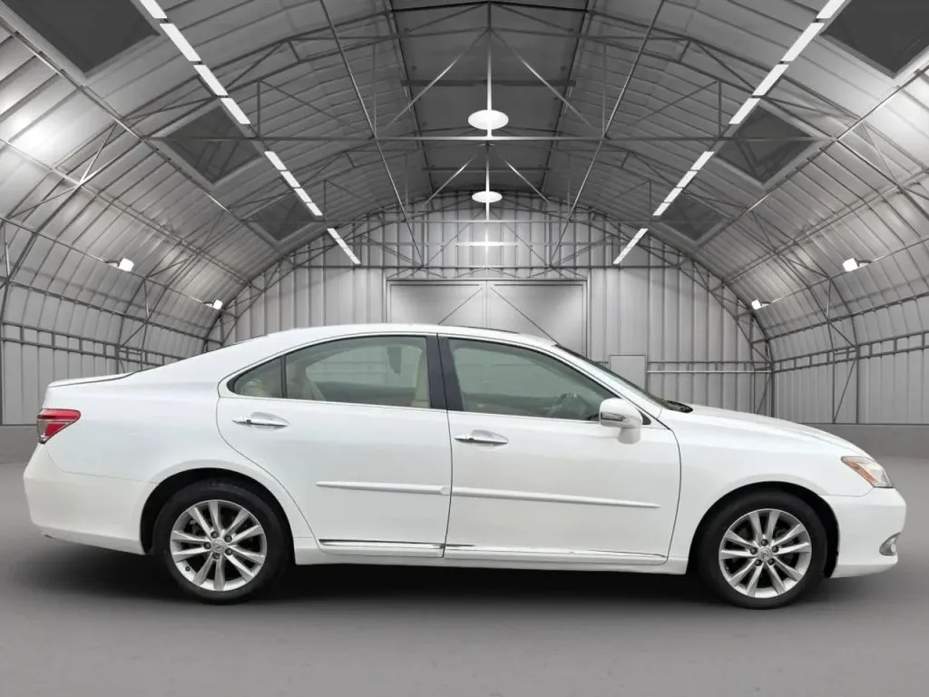 2011 Lexus ES 350 - Photo 13
