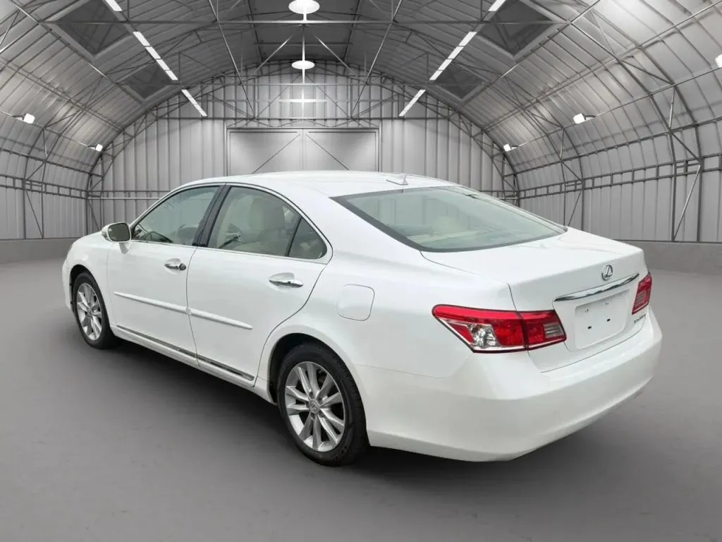 2011 Lexus ES 350 - Photo 21