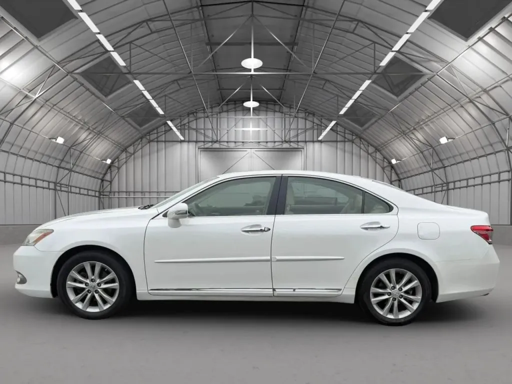 2011 Lexus ES 350 - Photo 25