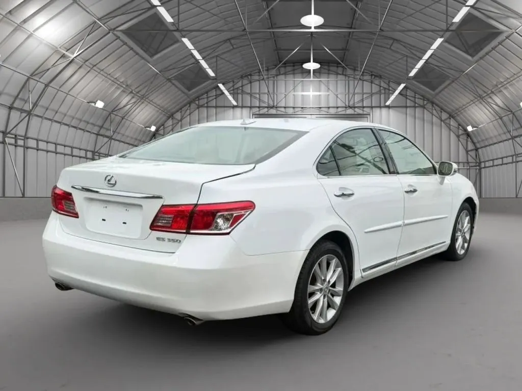 2011 Lexus ES 350 - Photo 16