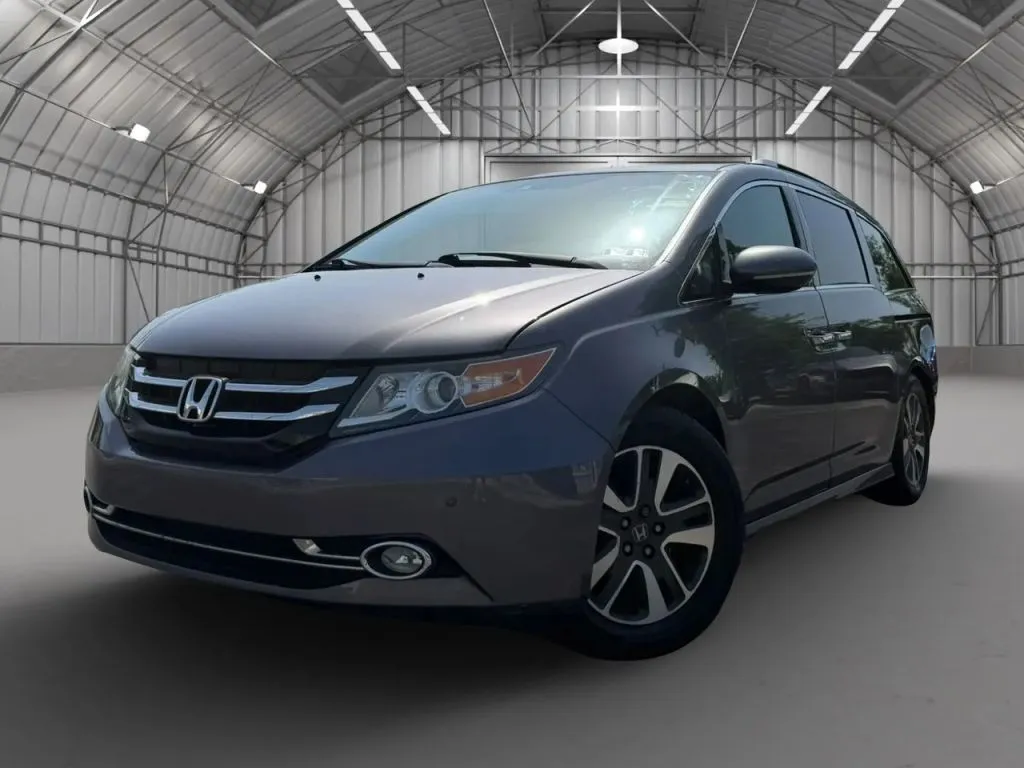 2015 Honda Odyssey Touring Elite's photo