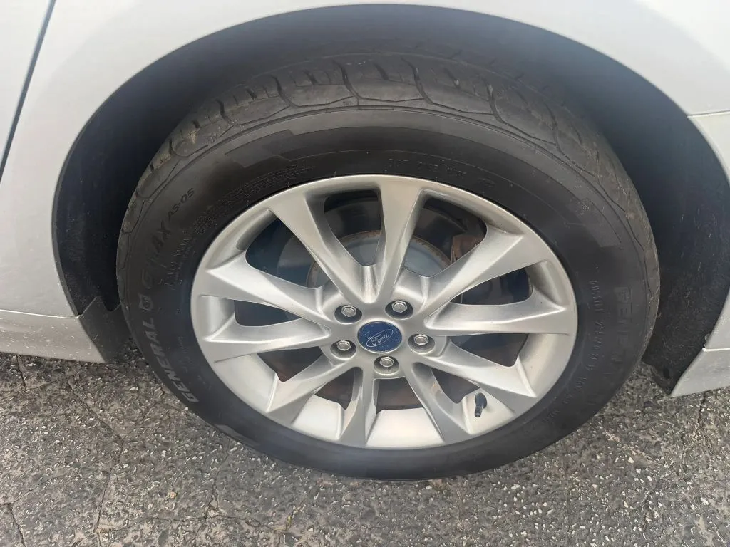 2017 Ford Fusion SE - Photo 12