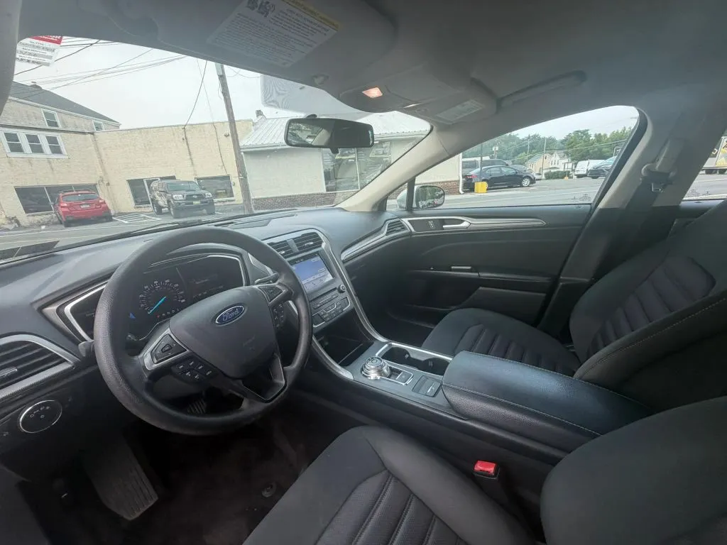 2017 Ford Fusion SE - Photo 19