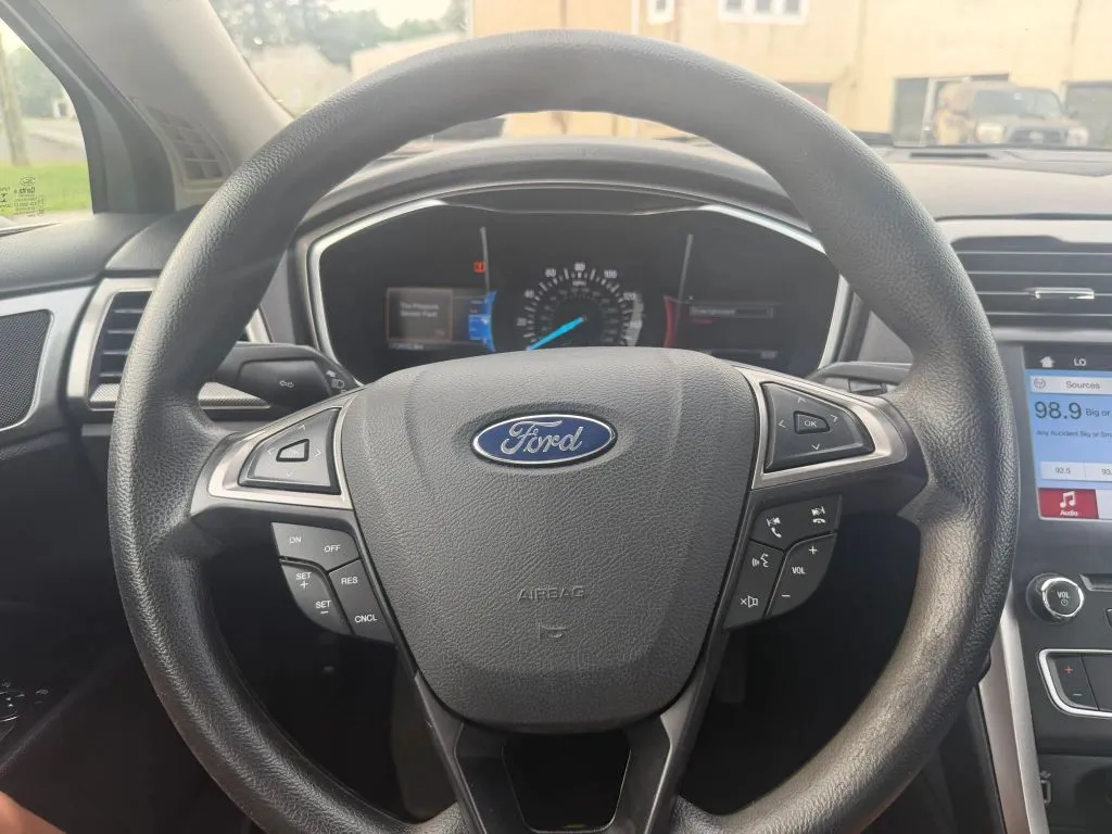 2017 Ford Fusion SE - Photo 21