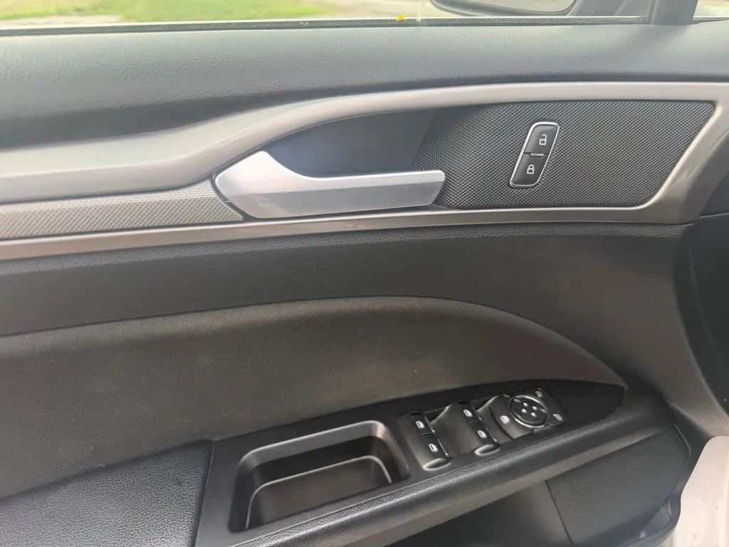 2017 Ford Fusion SE - Photo 17