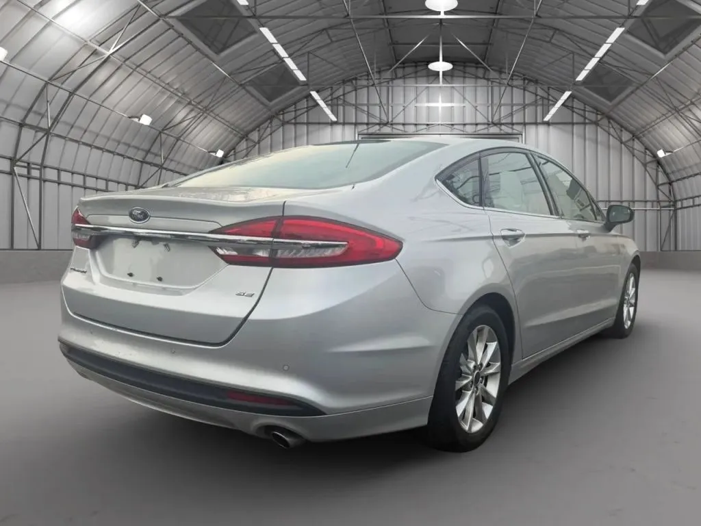 2017 Ford Fusion SE - Photo 6