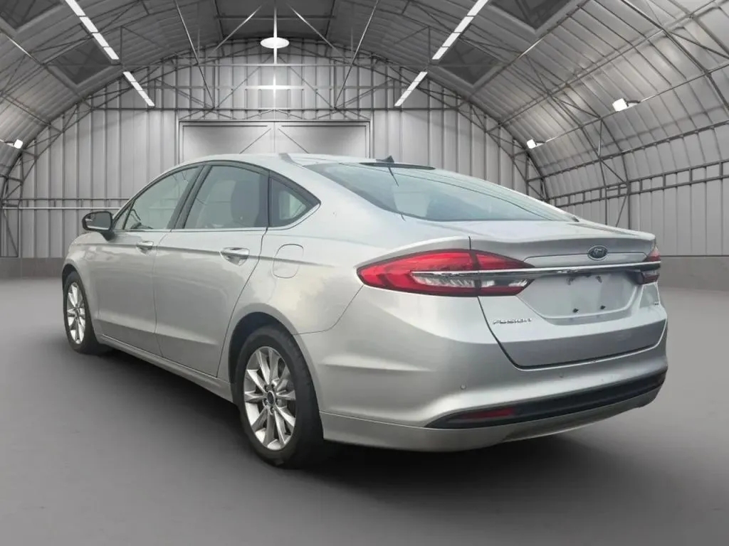 2017 Ford Fusion SE - Photo 8