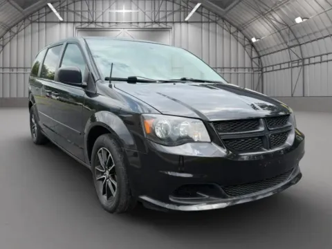 Photos of 2017 Dodge Grand Caravan Passenger SE Minivan 4D for sale in Pottstown, PA at Reliable Car Connection