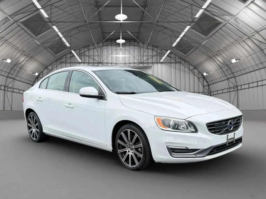 2016 Volvo S60 T5 Inscription Platinum Sedan 4D