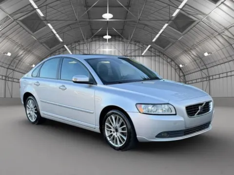 Photos of 2010 Volvo S40 2.4i Sedan 4D for sale in Pottstown, PA at Reliable Car Connection