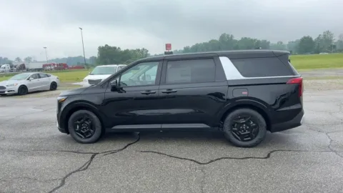 More photos of 2025 Kia Carnival LXS at Graff Kia of Chesterton, IN