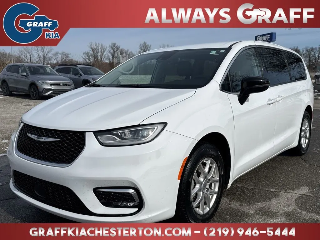 White 2024 Chrysler Pacifica Touring L for sale in Burns Harbor, IN