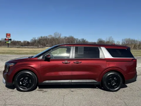 More photos of 2025 Kia Carnival LXS at Graff Kia of Chesterton, IN