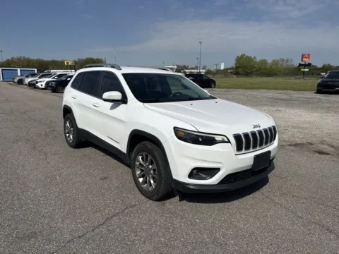Photos of 2019 Jeep Cherokee Latitude Plus for sale in Burns Harbor, IN at Graff Kia of Chesterton
