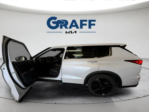 More photos of 2023 Mitsubishi Outlander SE Black Edition at Graff Kia of Chesterton, IN