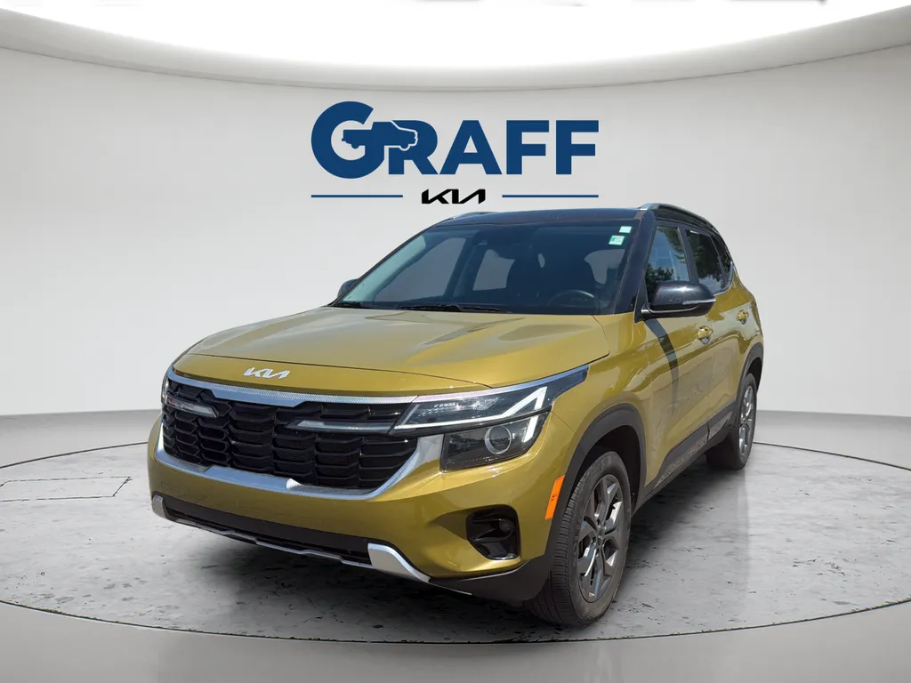 Green 2024 Kia Seltos S for sale in Burns Harbor, IN