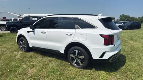 More photos of 2022 Kia Sorento S at Graff Kia of Chesterton, IN