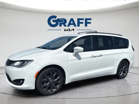 Photos of 2020 Chrysler Pacifica Touring L for sale in Burns Harbor, IN at Graff Kia of Chesterton