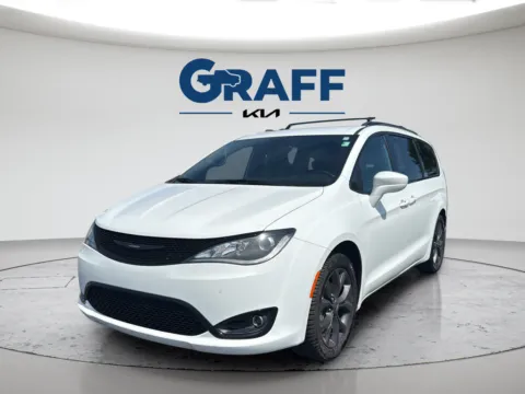 White 2020 Chrysler Pacifica Touring L for sale in Burns Harbor, IN
