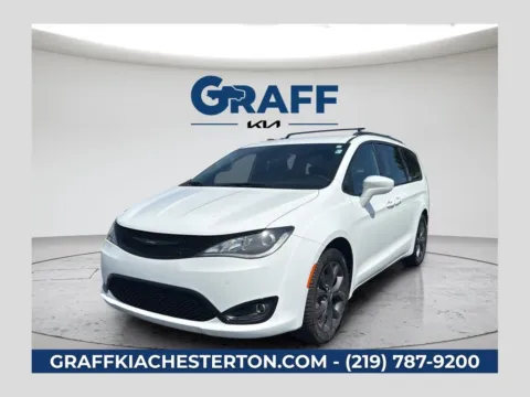 White 2020 Chrysler Pacifica Touring L for sale in Burns Harbor, IN