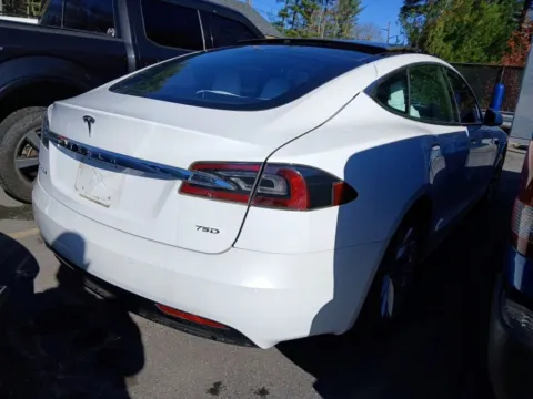 More photos of 2018 Tesla Model S 75D at AutoGiant USA Indianapolis, IN