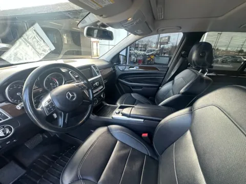 Photos of 2015 Mercedes-Benz M-Class ML 350 for sale in Indianapolis, IN at AutoGiant USA Indianapolis