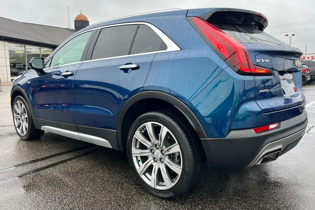 2019 Cadillac XT4 Premium Luxury photo 2