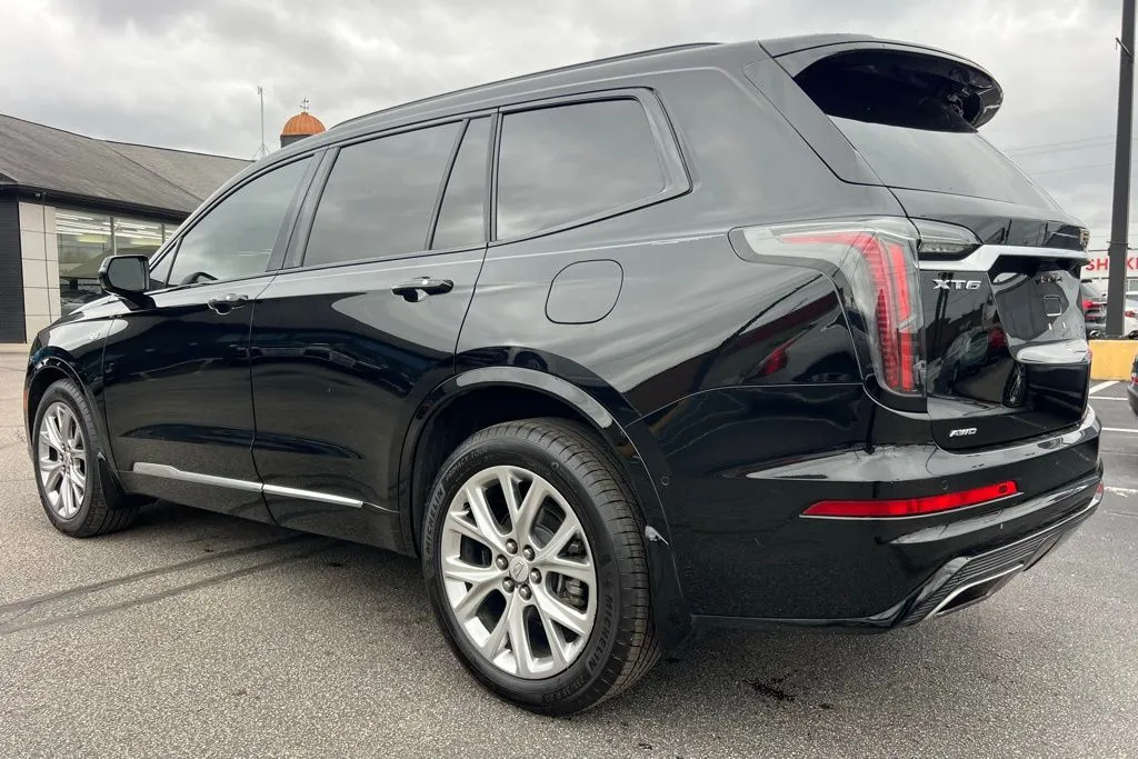 2020 Cadillac XT6 Sport photo 2