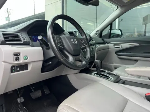 Photos of 2019 Honda Pilot EX-L for sale in Indianapolis, IN at AutoGiant USA Indianapolis