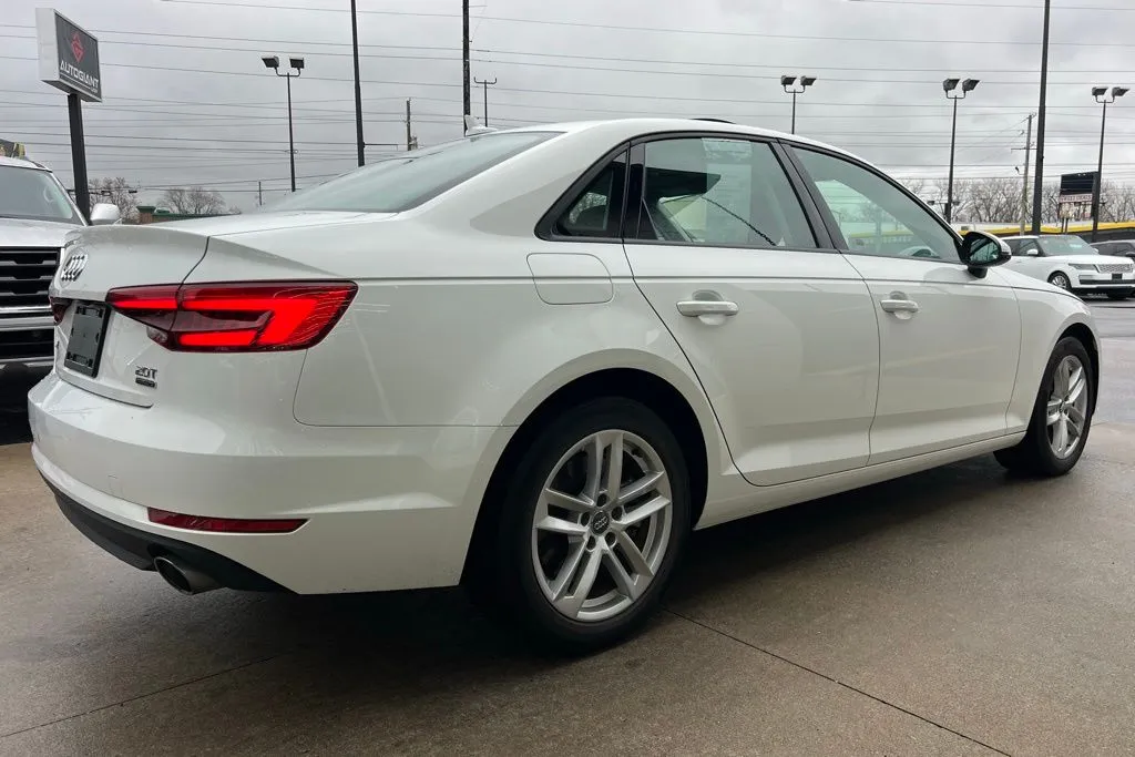 2017 Audi A4 2.0T Premium photo 3