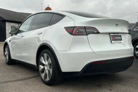 More photos of 2021 Tesla Model Y Long Range at AutoGiant USA Indianapolis, IN