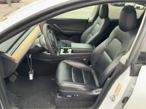 More photos of 2021 Tesla Model Y Long Range at AutoGiant USA Indianapolis, IN