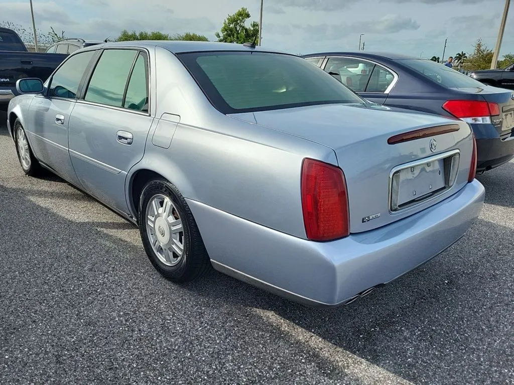 2005 Cadillac DeVille Base photo 3
