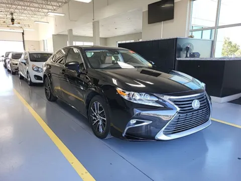 More photos of 2018 Lexus ES 350 at AutoGiant USA Indianapolis, IN