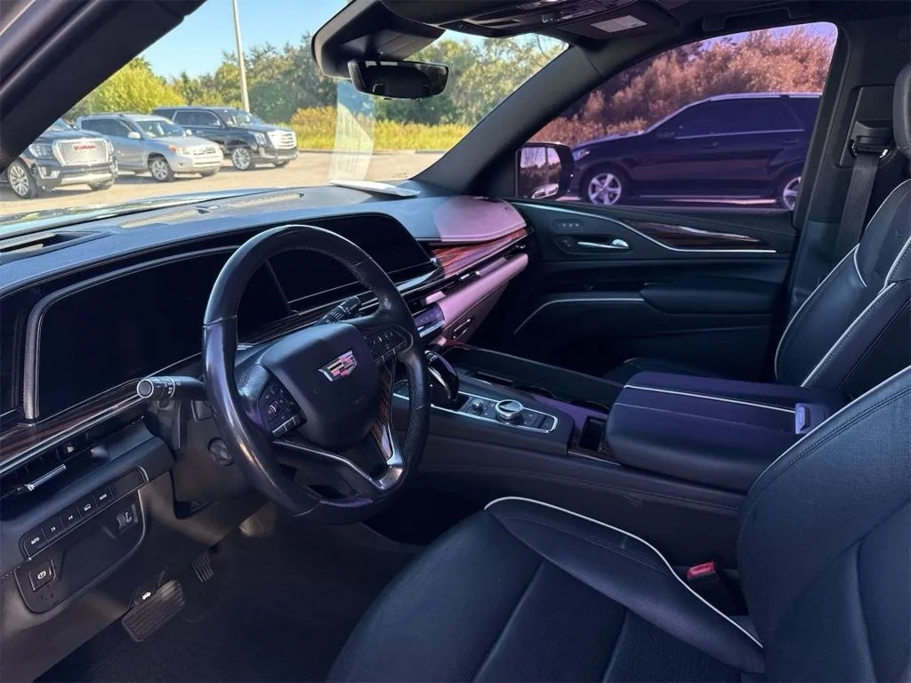 2021 Cadillac Escalade Premium Luxury photo 2