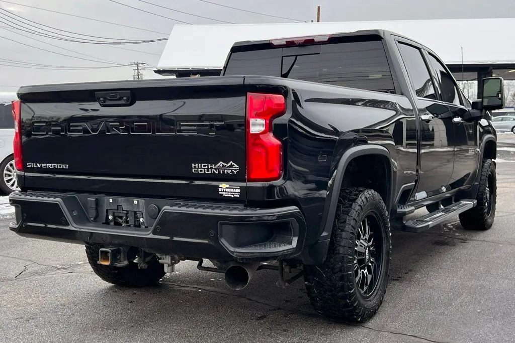 2023 Chevrolet Silverado 3500HD High Country photo 3