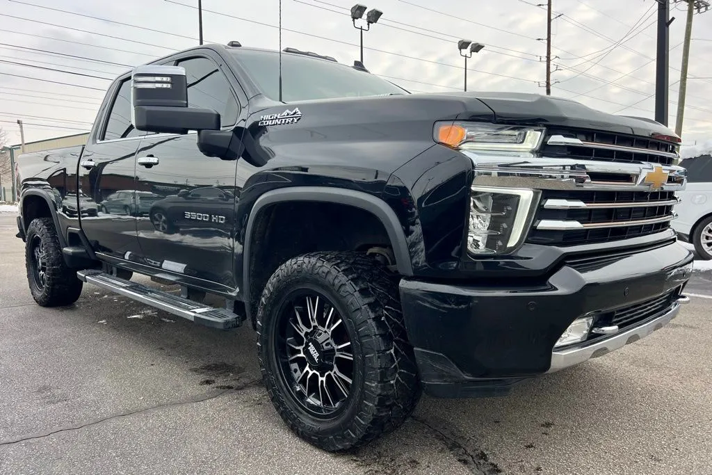 2023 Chevrolet Silverado 3500HD High Country photo 4