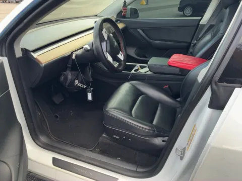 More photos of 2022 Tesla Model Y Long Range at AutoGiant USA Indianapolis, IN