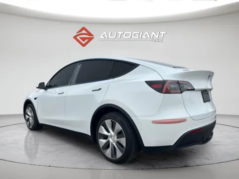 More photos of 2022 Tesla Model Y Long Range at AutoGiant USA Indianapolis, IN