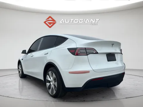 More photos of 2022 Tesla Model Y Long Range at AutoGiant USA Indianapolis, IN