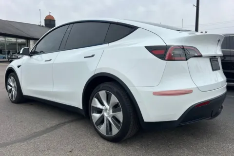 More photos of 2022 Tesla Model Y Long Range at AutoGiant USA Indianapolis, IN
