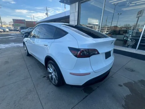 More photos of 2022 Tesla Model Y Long Range at AutoGiant USA Indianapolis, IN