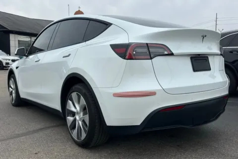 More photos of 2022 Tesla Model Y Long Range at AutoGiant USA Indianapolis, IN