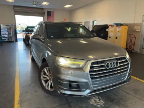 Photos of 2017 Audi Q7 3.0T Premium for sale in Indianapolis, IN at AutoGiant USA Indianapolis