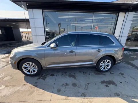 Photos of 2017 Audi Q7 3.0T Premium for sale in Indianapolis, IN at AutoGiant USA Indianapolis