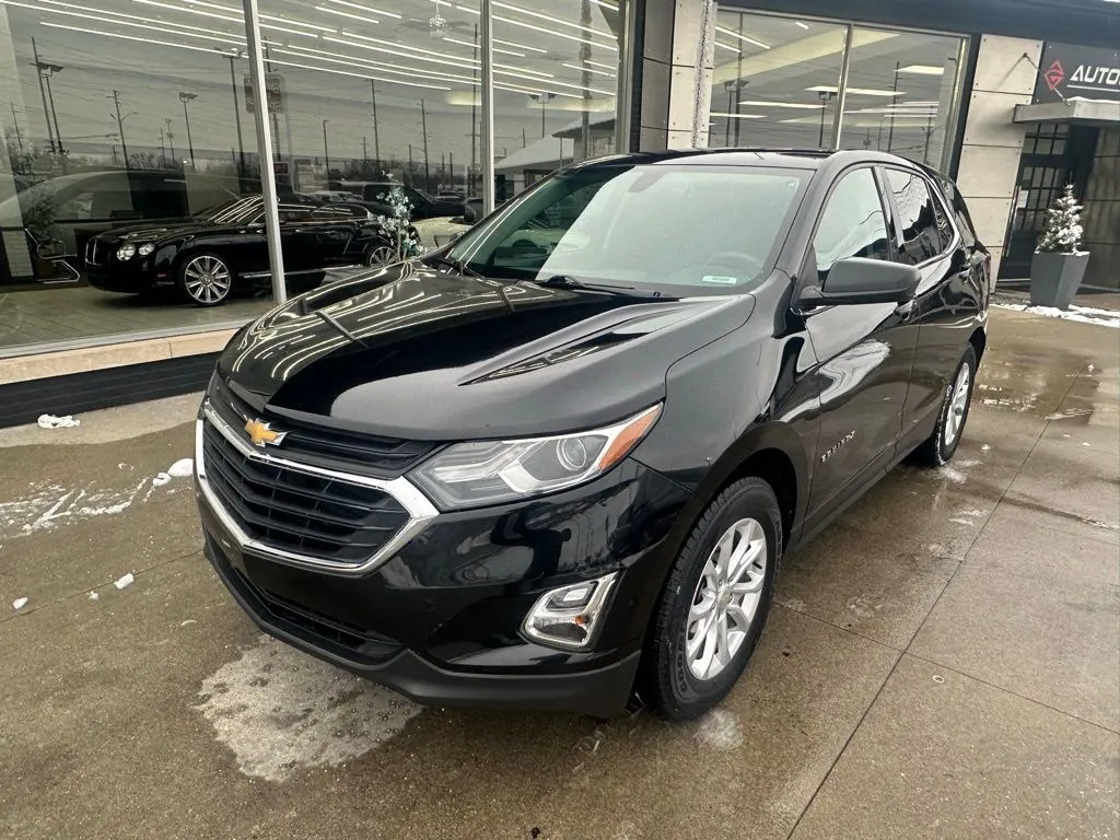 2018 Chevrolet Equinox LT photo 3