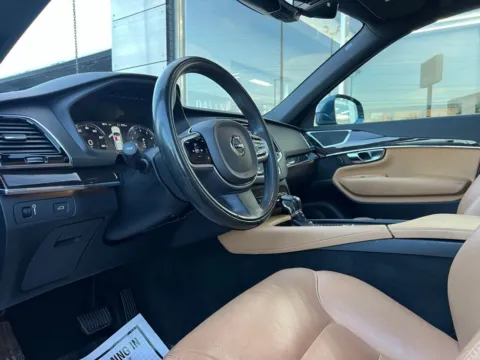 Photos of 2018 Volvo XC90 T5 Momentum for sale in Indianapolis, IN at AutoGiant USA Indianapolis