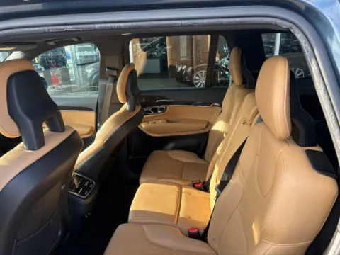 More photos of 2018 Volvo XC90 T5 Momentum at AutoGiant USA Indianapolis, IN